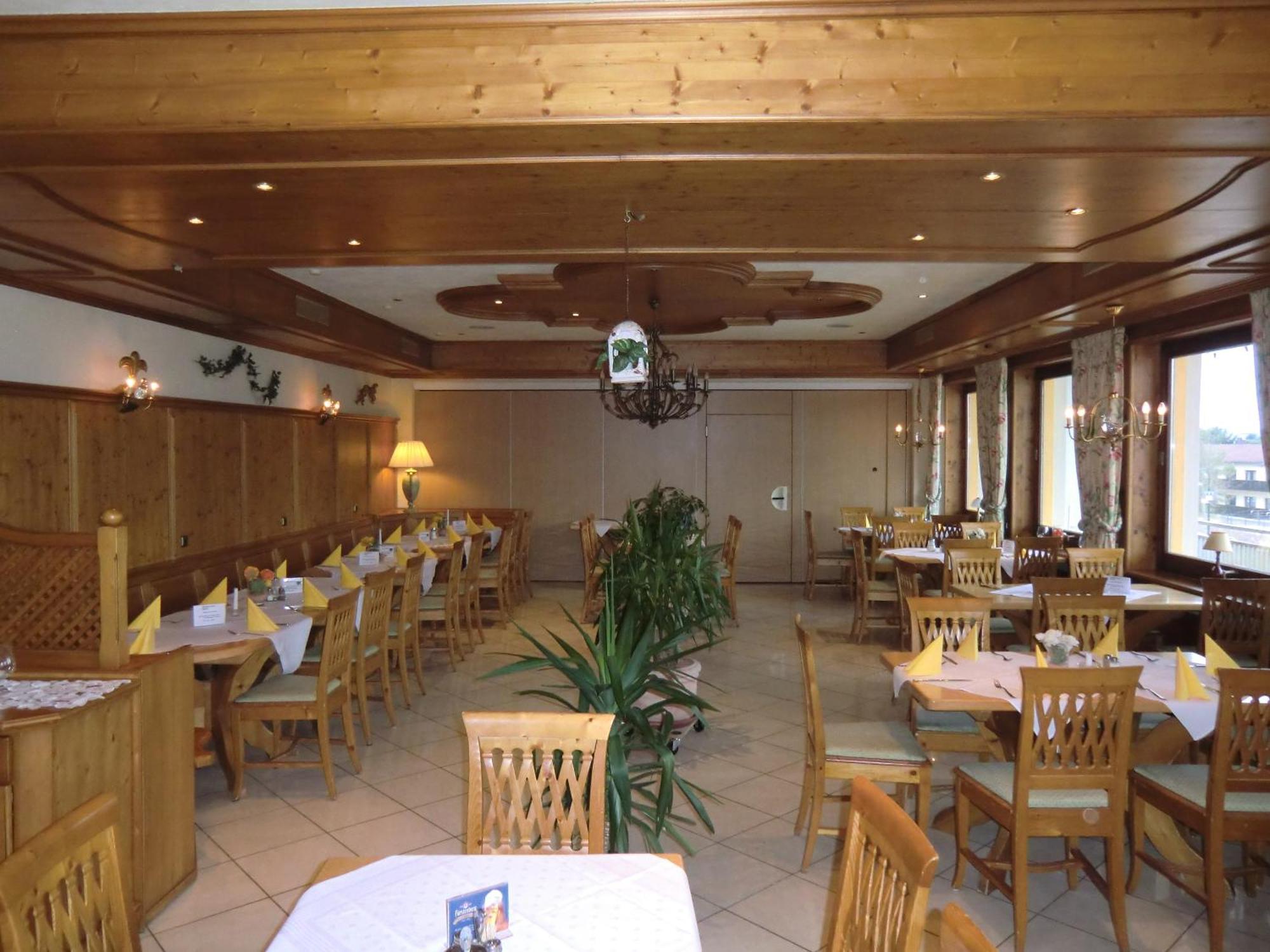 Hotel Schlossgarten Gladenbach エクステリア 写真